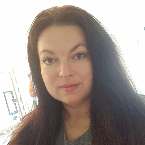 Meet your Posher, Jessica - Picture 1 of 4